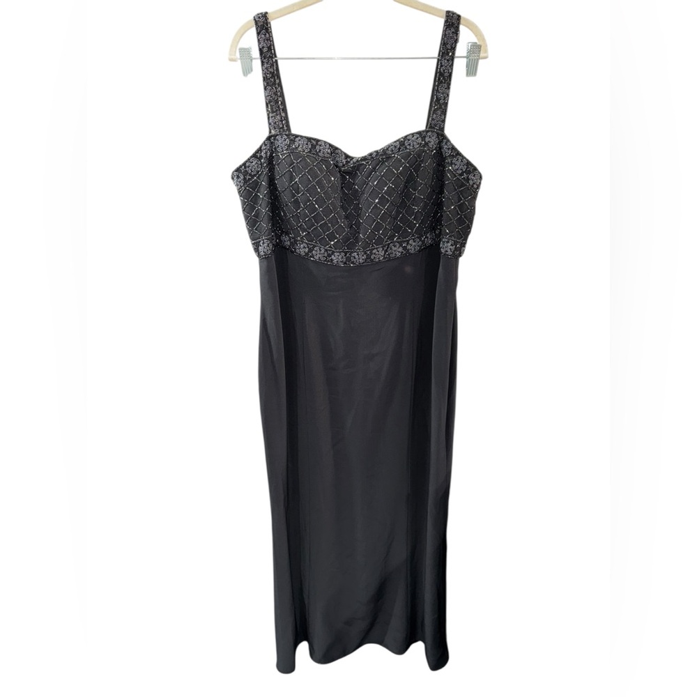 LARA Design Elegant Black Gown